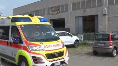 Scoppia uno pneumatico Due gommisti restano feriti