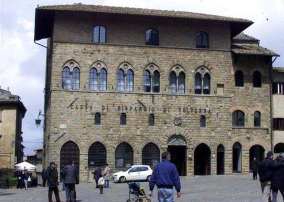 Banca aiutaci o togliamo i conti 