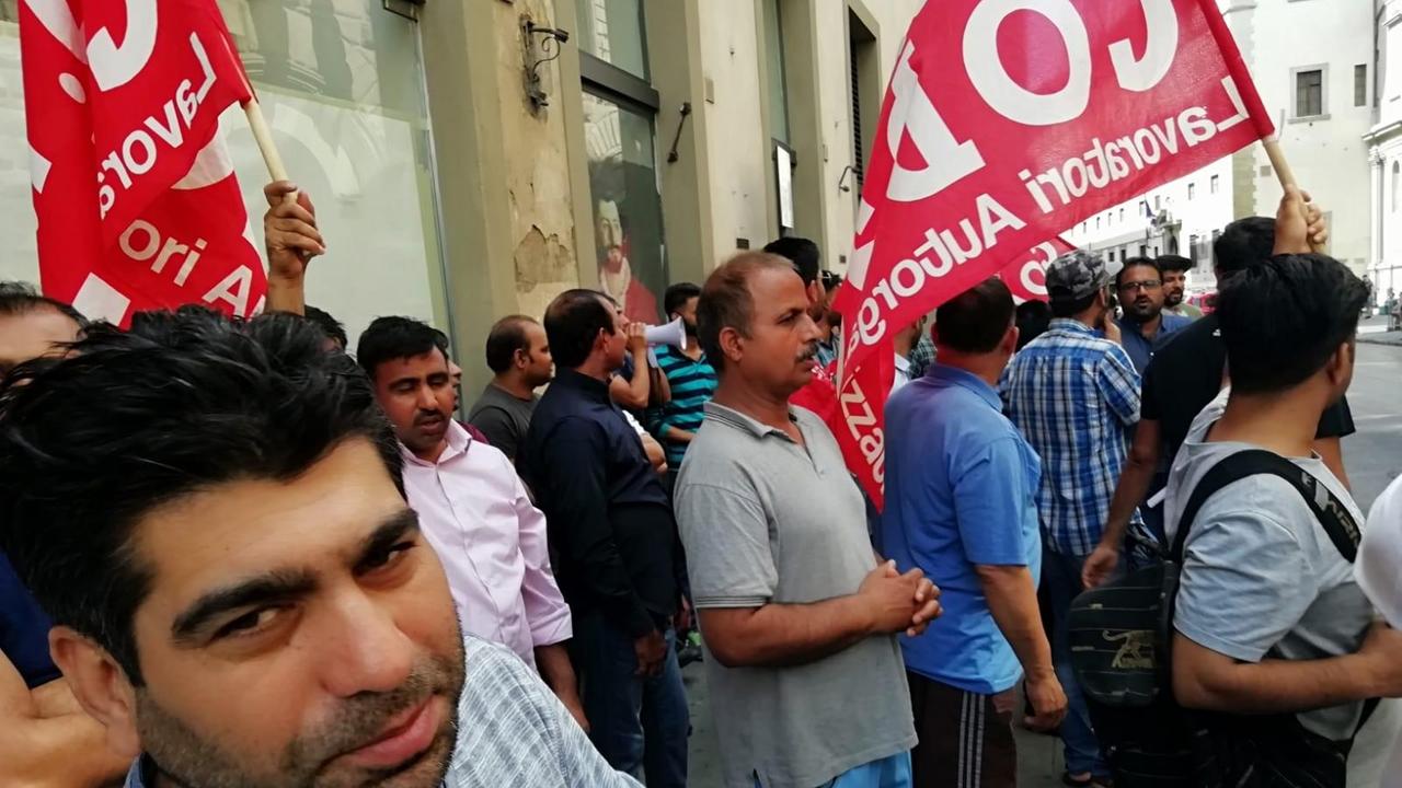 La protesta degli operai pachistani a Firenze