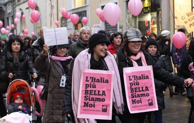 Le donne si ribellano alla crisi della politica nasce un comitato 