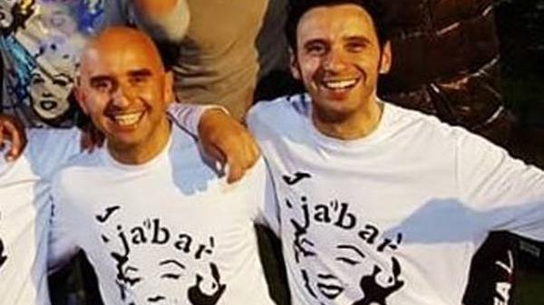 Batte un calcio di punizione e manda il fratello all’ospedale