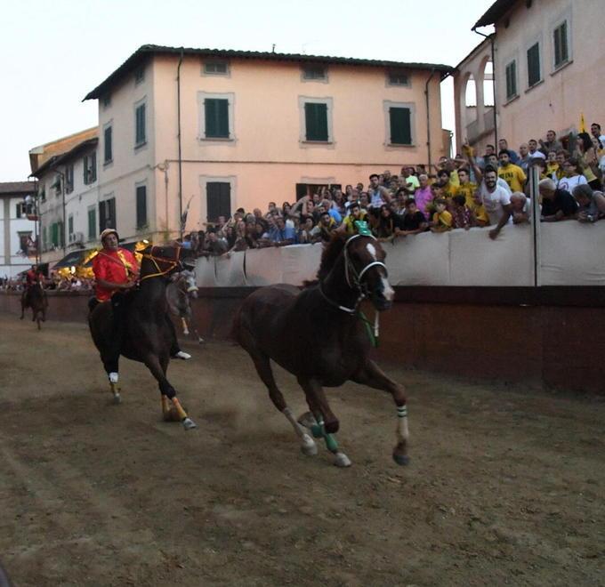 Bientina si scalda per il Palio in piazza Vittorio Emanuele II