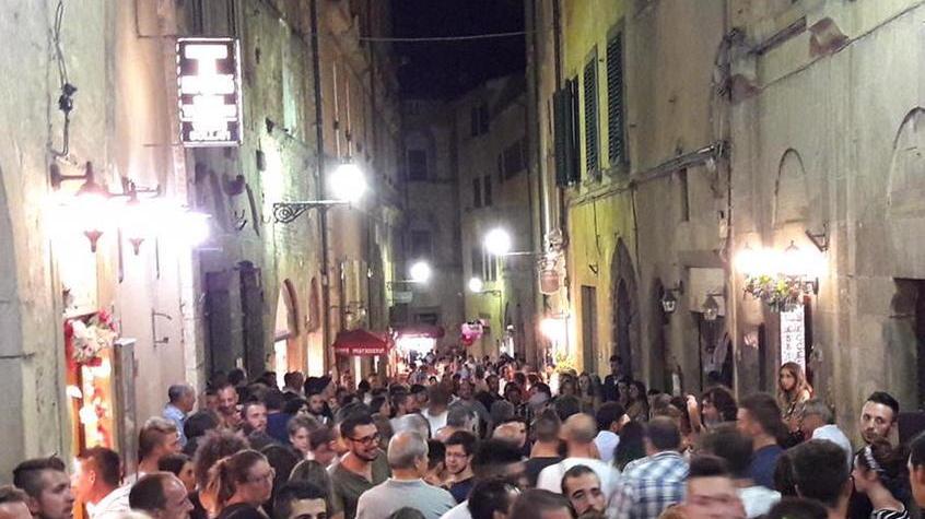 La Notte Bianca è pronta a invadere la città etrusca tra musica e cibo