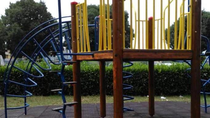 Nuovi giochi e arredi urbani nei giardini delle frazioni