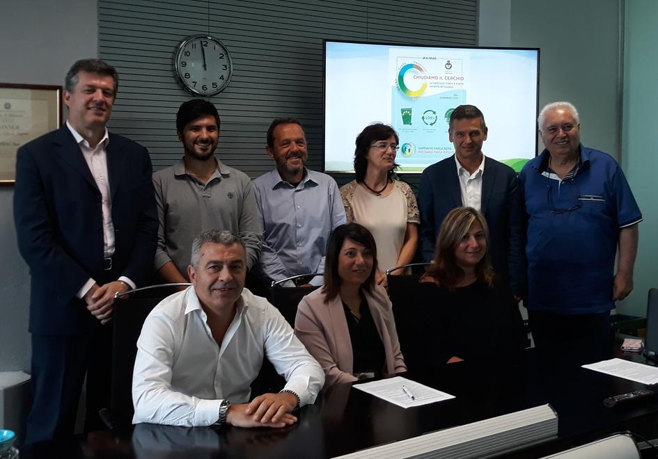 Rifiuti, raccolta porta a porta anche per plastica e vetro 