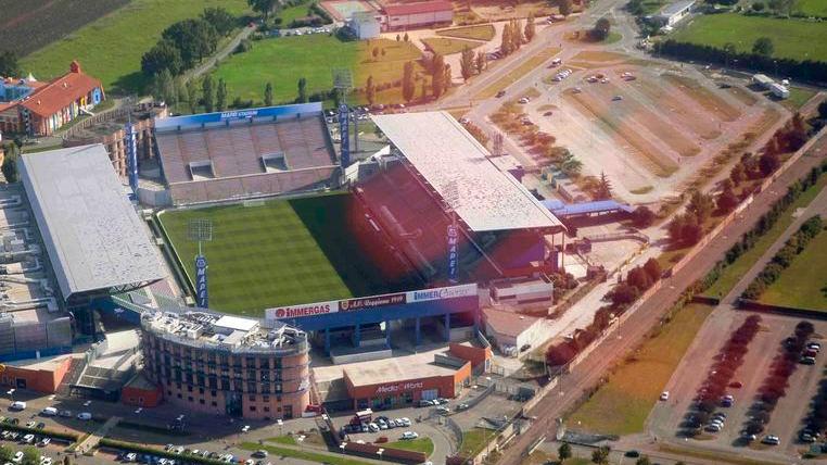 Bastonate a un’auto e a un passante in piazzale Atleti Azzurri d’Italia