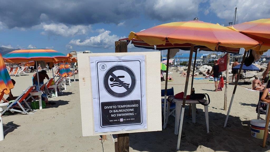 Balneazione vietata, la Regione ai sindaci: «Date la caccia agli scarichi abusivi»