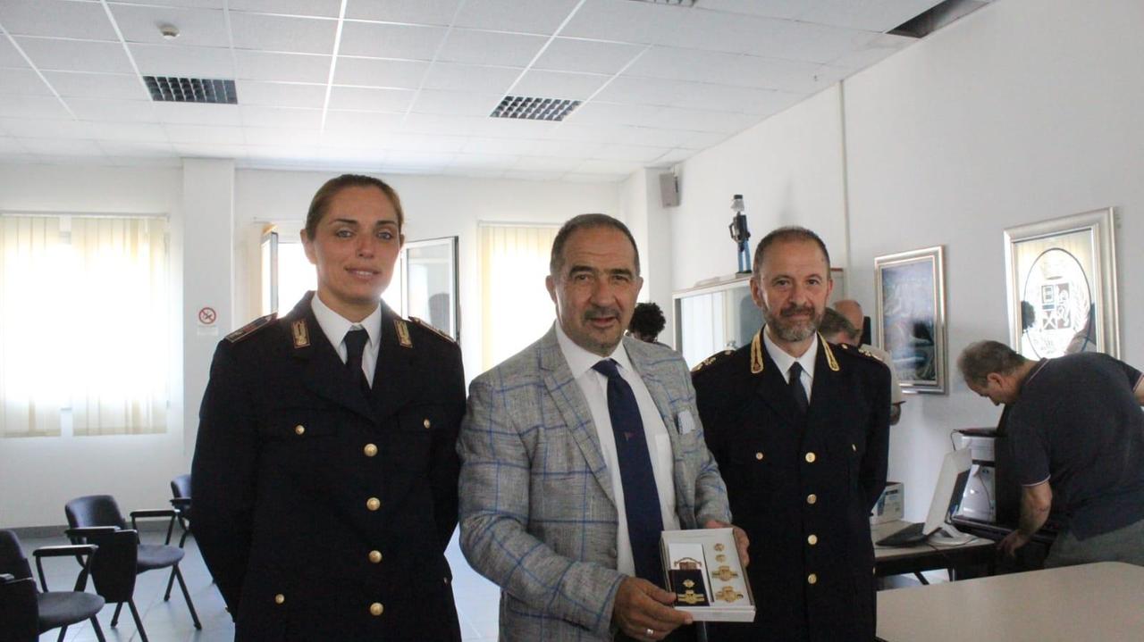 Il questore Suraci presenta i nuovi distintivi della polizia