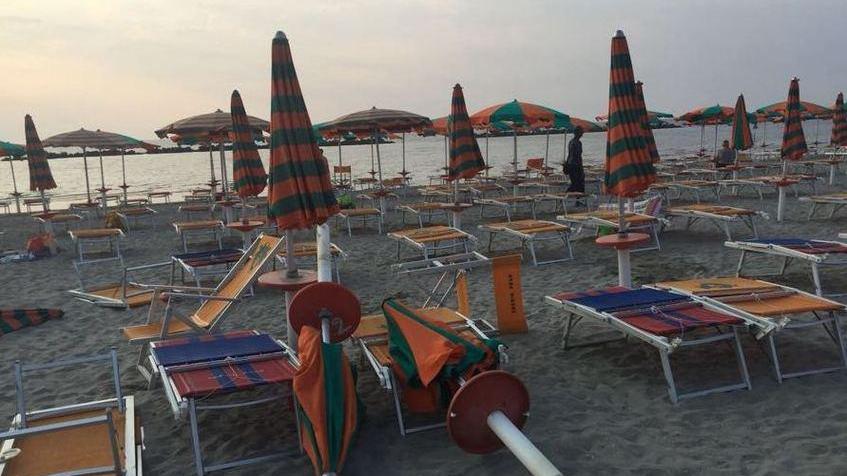 Vandali, spiagge chiuse di notte: la Regione apre al confronto ma rinvia a settembre