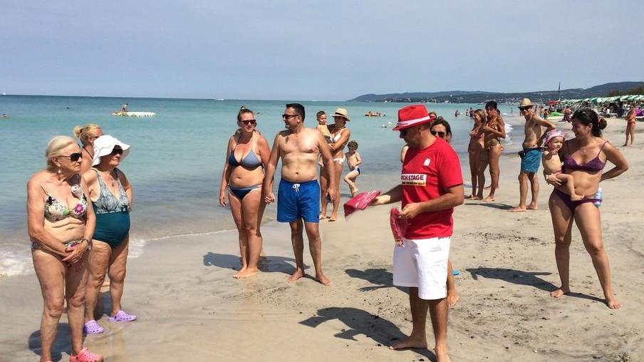Contratti pirata e sfruttamento, la Cgil in spiaggia a Vada: «Irregolare un lavoratore su 3»