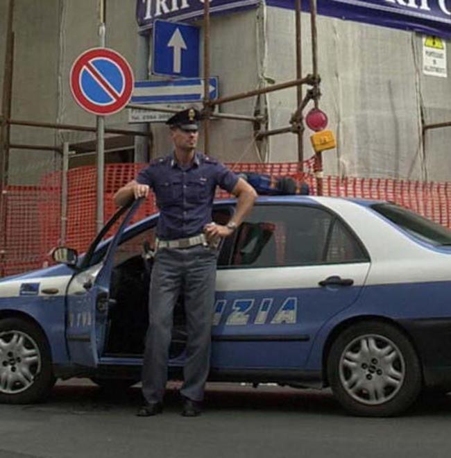 Spinge il bambino di un inquilino e viene minacciata