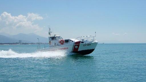 Catamarano si rovescia paura davanti a Punta Righini