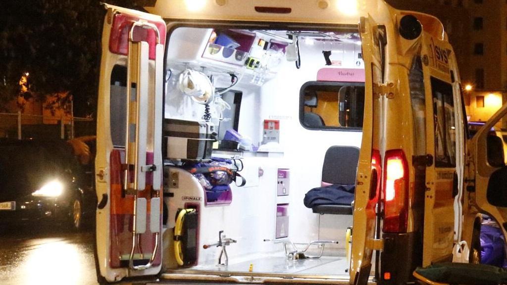 L'uomo è stato soccorso dai volontari della Pubblica Assistenza giunti sul posto con una ambulanza con medico a bordo