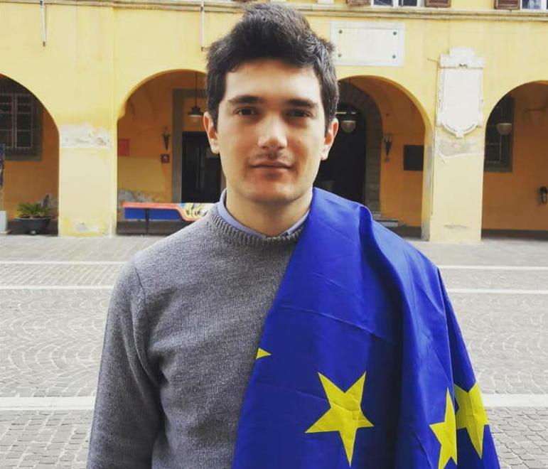 Il Pd attratto dal fascino della divisa da vigile 