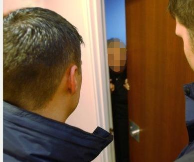 I carabinieri arrestano un uomo e due donne per le truffe agli anziani 