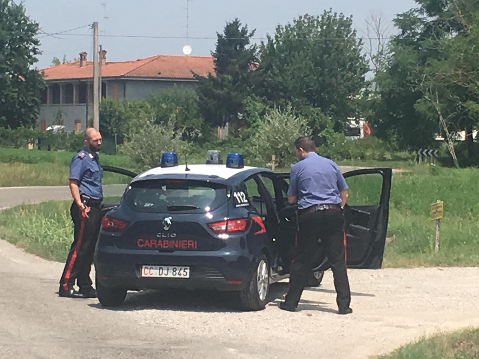 Cade da tre metri d'altezza durante alcuni lavori a un casolare, grave un 20enne