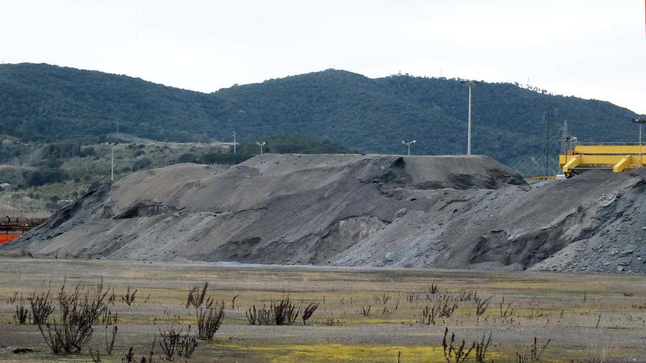 L'ex discarica denominata Li53 colma di rifiuti industriali (foto Paolo Barlettani)