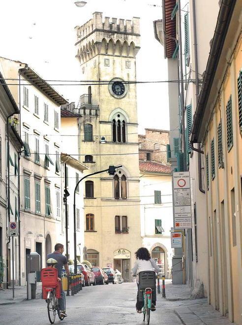I negozi tipici ripopolano via Palestro 