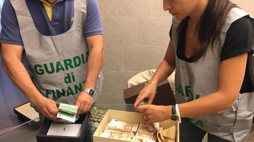 Traffico di alcol ed evasione di imposte Arrestato imprenditore di 41 anni