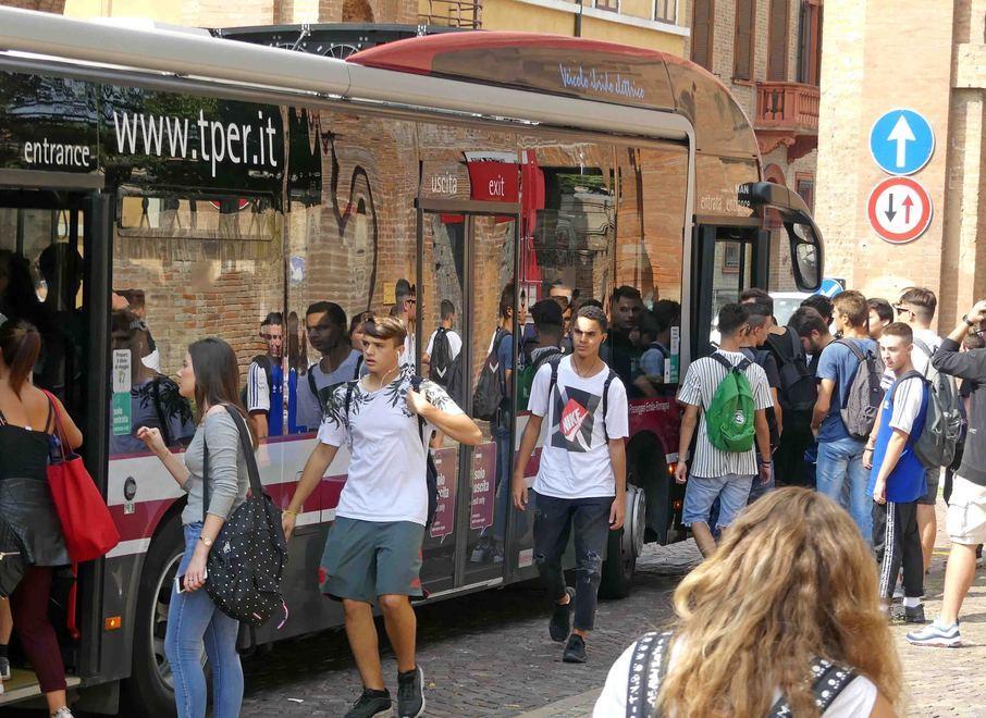 Rischio rincaro del bus. La Provincia: agevolazioni per i pendolari 
