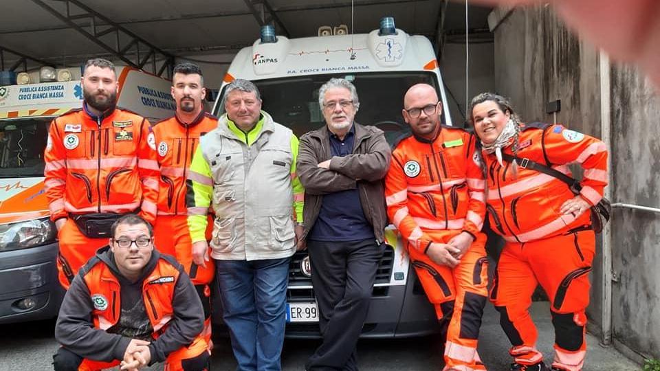 Il presidente Nino Mignani e alcuni dei volontari della Croce Bianca