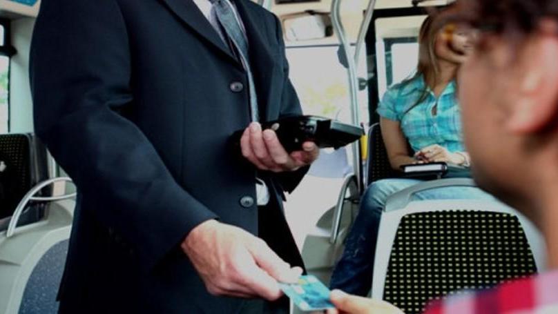 Modena, bus, troppi i furbetti che non pagano. E gli autisti insorgono: «Presi in giro»