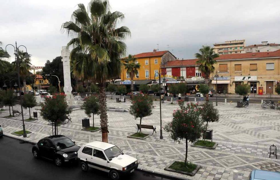 Far West in piazza Menconi in quattro davanti al giudice 