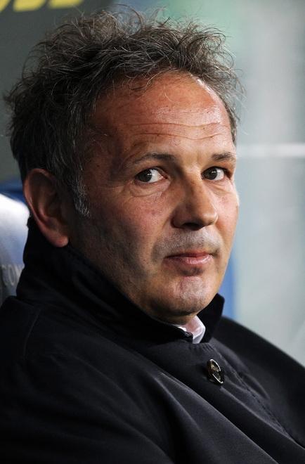 Mihajlovic, il tackle più duro: «Ho la leucemia» Resterà tecnico del Bologna durante la terapia 