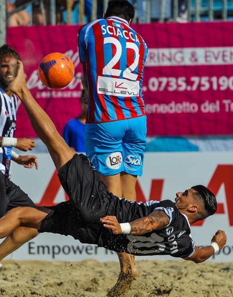 Gori, gol capolavoro in rovesciata Così il Viareggio doma il Catania 