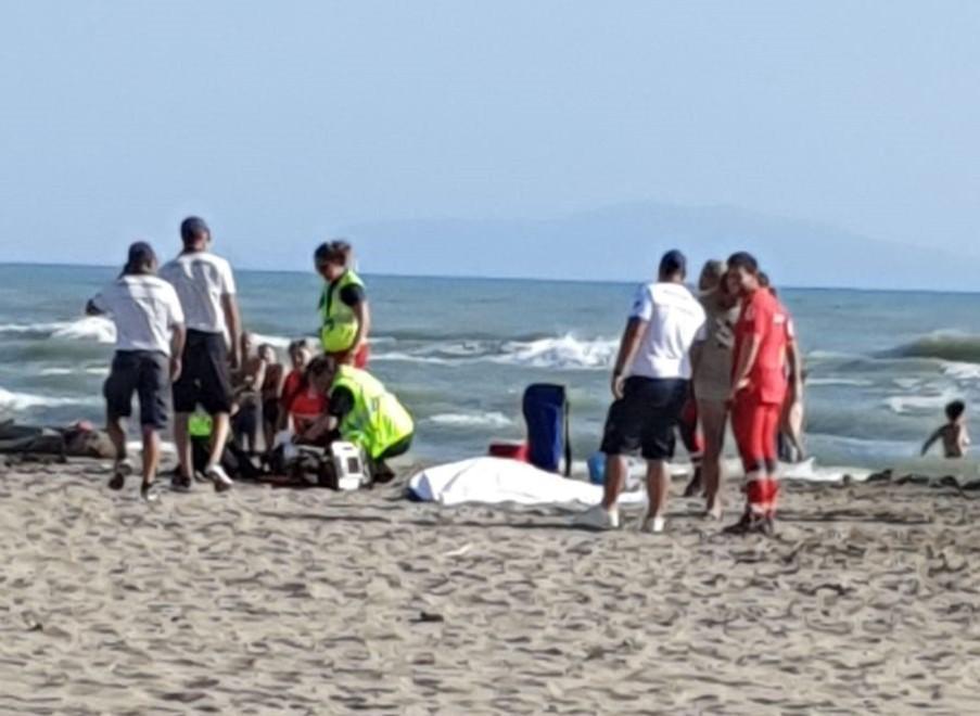 Tragedia sulla spiaggia di Principina Muore annegato ex direttore della Bonifica 