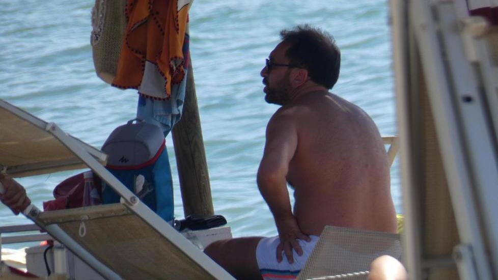 Il ministro Bonafede al mare