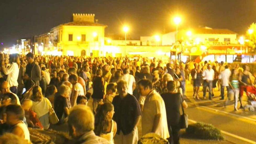 Locali a caccia di turisti A Marina e a Tirrenia aperture 24 ore su 24