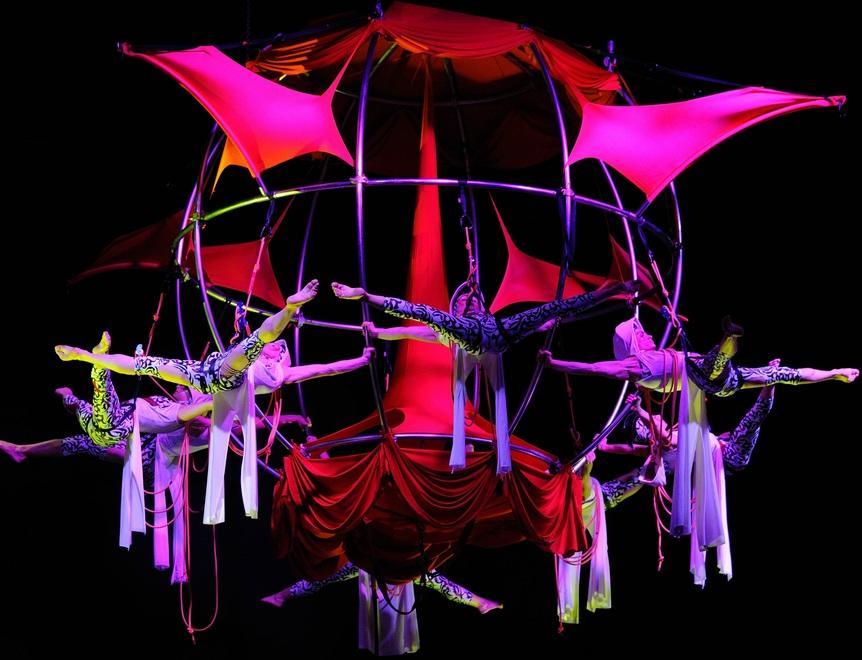 Ecco “Meraviglia” tra illusioni e acrobazie mozzafiato 