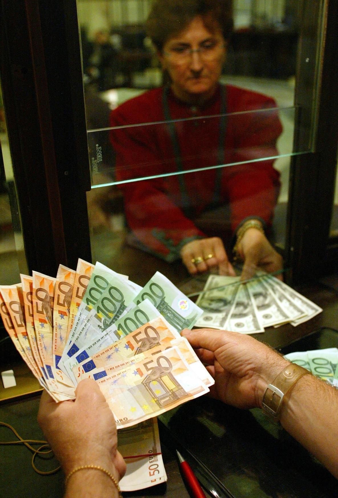 Banche trappola, in rosso&nbsp;per un giorno&nbsp;e paghi&nbsp;50 euro 