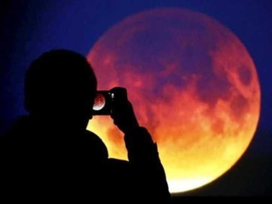 Con l’eclissi Selene si veste di rosso Il magnifico spettacolo del cielo 