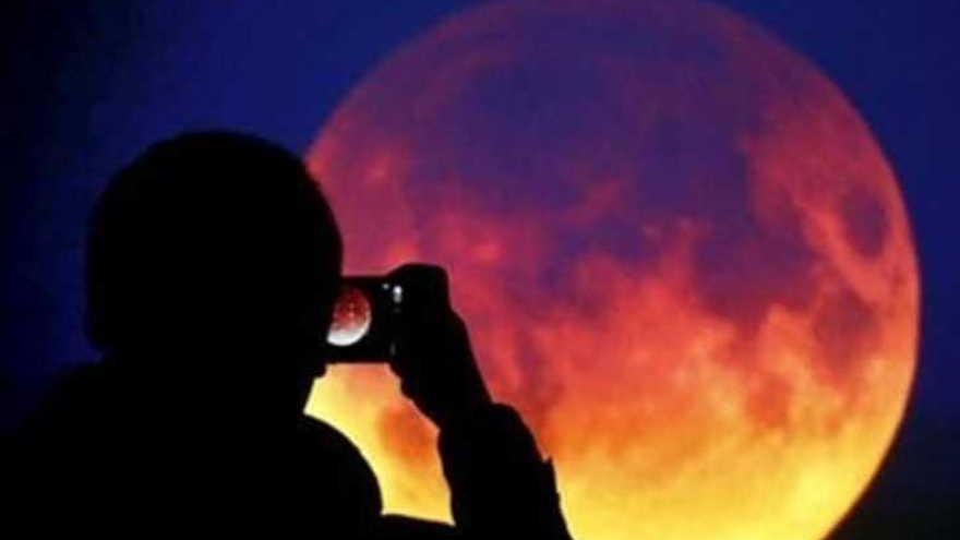 Con l’eclissi Selene si veste di rosso Il magnifico spettacolo del cielo