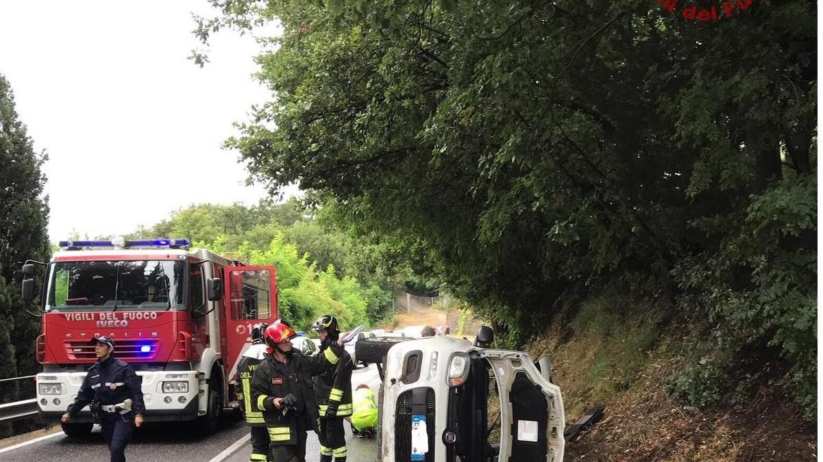 Due incidenti in pochi minuti sulla Porrettana