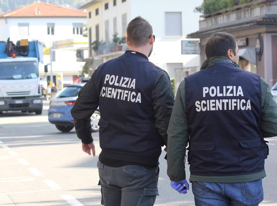 Ladri acrobati si arrampicano sui balconi: rubati gioielli e soldi in sei case
