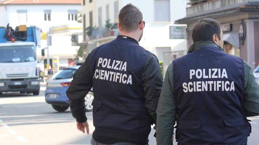 Ladri acrobati si arrampicano sui balconi: rubati gioielli e soldi in sei case