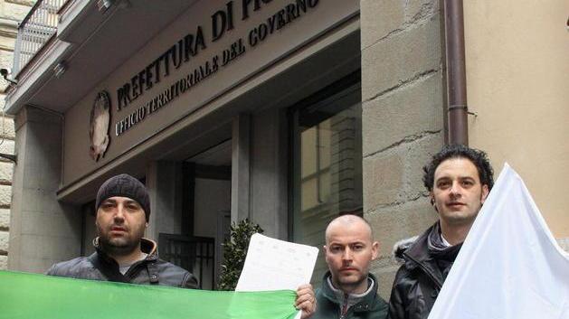 Polizia e vigili del fuoco protestano