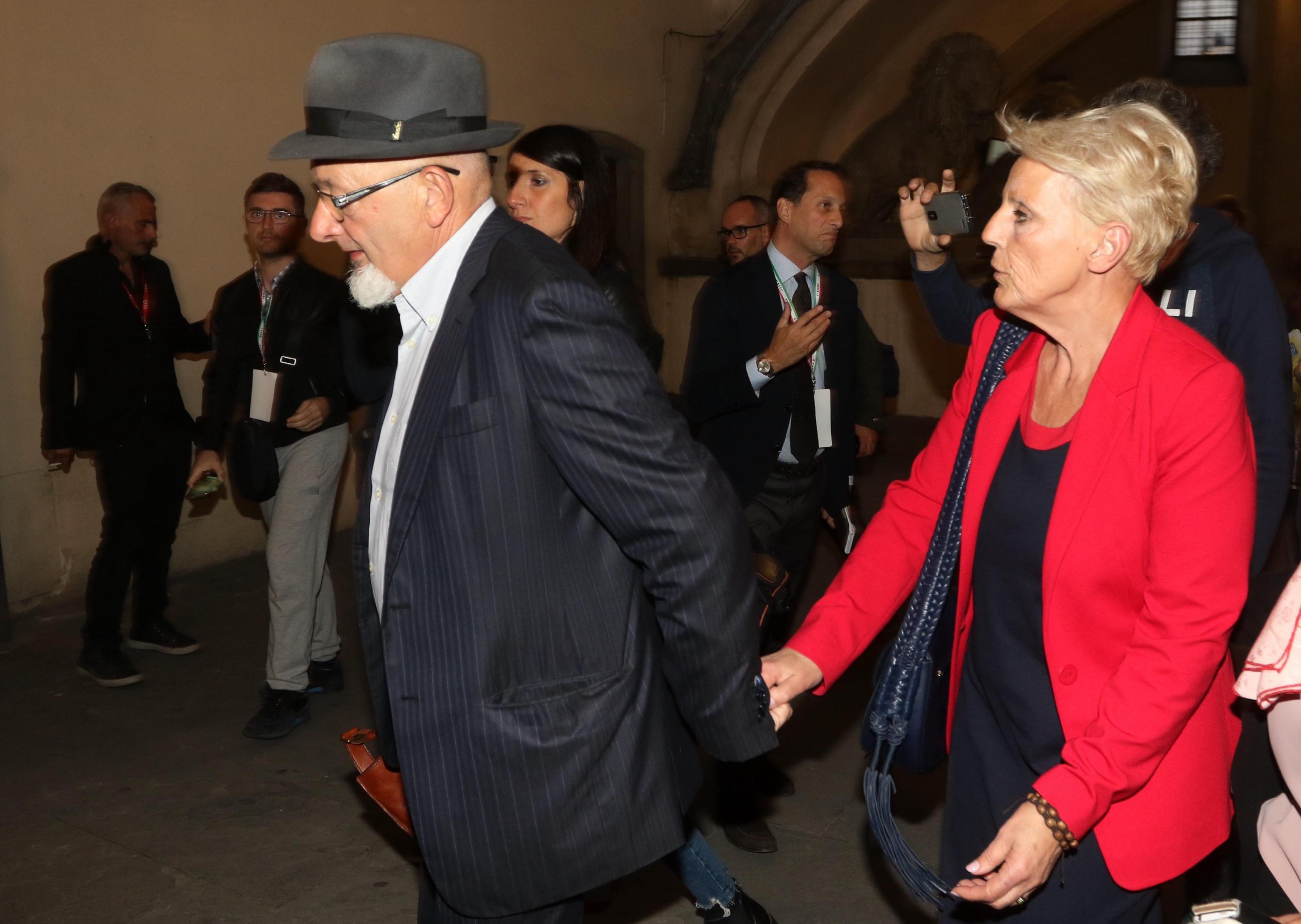 La difesa di babbo Tiziano: "Se è un reato chiamarsi Renzi allora sono colpevole" 