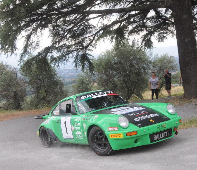 Una Porsche davanti a tutti 