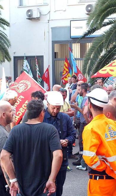 «Niente mensa a chi ha scioperato» ora i lavoratori rischiano la multa 