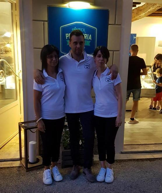Il presidente della Pro Loco apre un ristorante-pescheria In 300 al taglio del nastro 