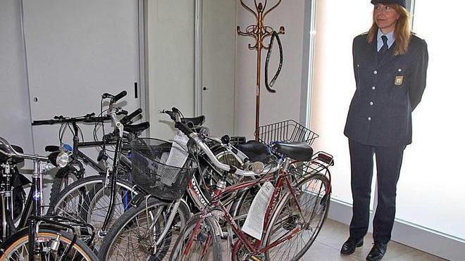 Sventato furto di biciclette: un arrestato, in fuga i complici