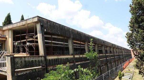 Fermi i lavori al camposanto Mille tombe ancora inaccessibili