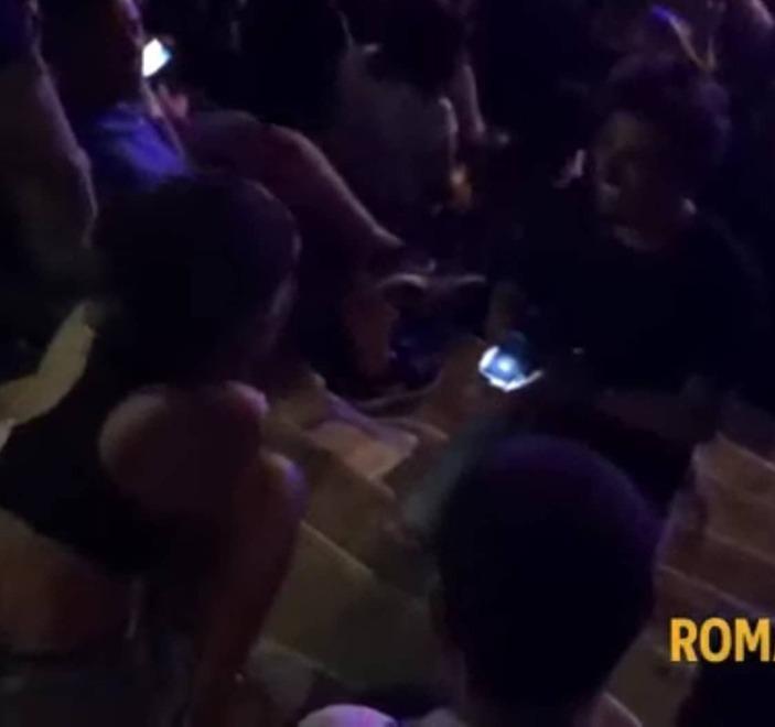 Una proposta di matrimonio sugli spalti del concerto del Liga