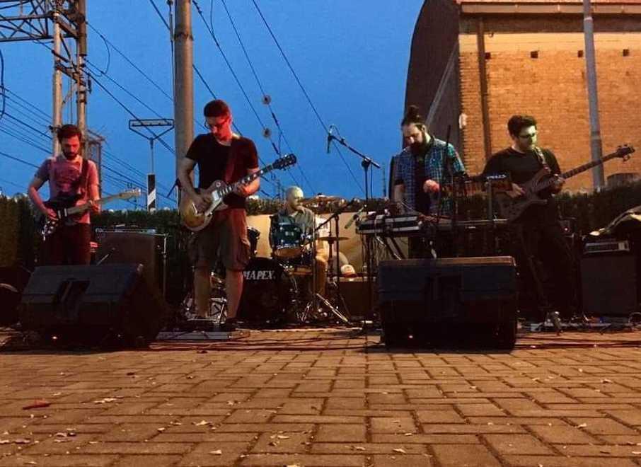 Narrazione, immagini e musica dal vivo per ripercorrere le fasi dell’allunaggio 