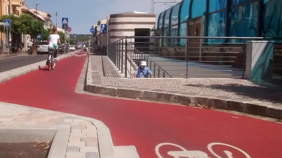 Una pedalata sul red carpet della discordia a Rosignano: bello solo a metà