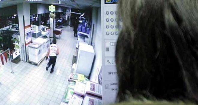 Sequestrate le telecamere di otto locali 